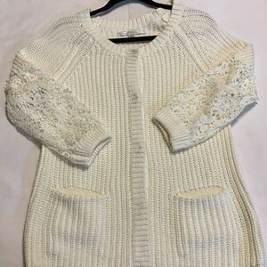 Lauren Conrad Size Medium dressy ivory snap front closure with lace sleeves